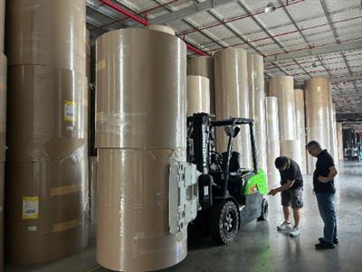 Xe nâng điện lắp kẹp xoay 360